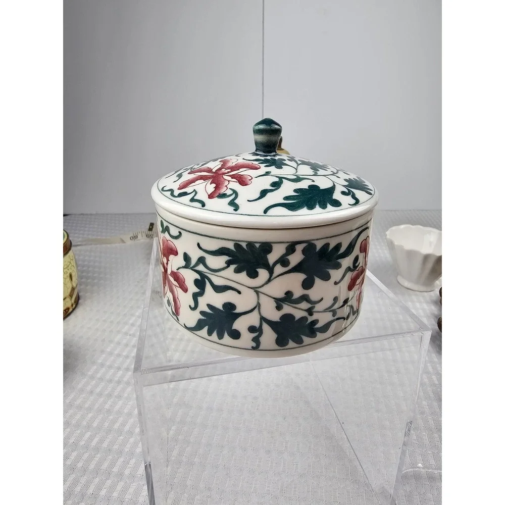 Vintage Chinese porcelain dish with lid. Red floral design. Trinkets, jewelry